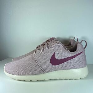 Nike Roshe One Women’s Athletic Sneakers Plum/Berry Size 8